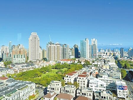 
央行是否鬆綁房市管制受矚目。根據本報對金融業者問卷調查顯示，全數業者均預估，第四季央行信用管制不會鬆綁。圖∕本報資料照片
