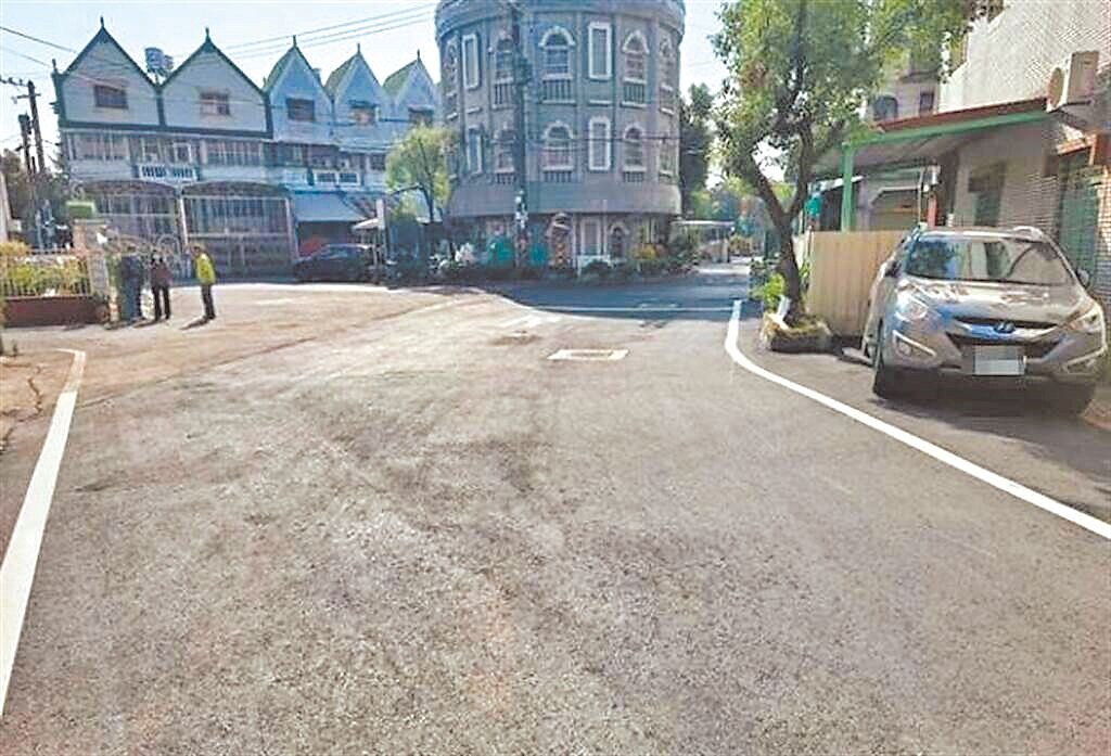 高雄市燕巢區角宿里「海成社區」因地勢低窪,長年受水患困擾,民國110年高市水利局曾在該處興建下水道,一度解救困境,結果自從橋頭科學園區陸續開發後,水路因此改變,讓該社區再度成為淹水高風險區域。圖/高雄市水利局提供