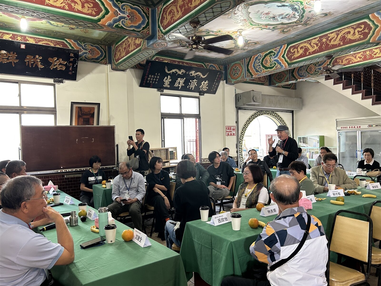 中油高煉廠關廠10周年,當年參與反五輕抗爭的居民及公民團體齊聚鳳屏宮舉辦感恩聚會。記者徐白櫻/攝影