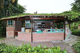 抽水站改裝的廚房和福利社。