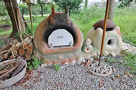 已經燒成黑臉的龍貓窯。