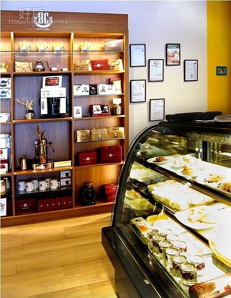 
5.	8C Brunch有許多自己的咖啡產品，牆上則有許多食材來源證明與得獎獎狀。