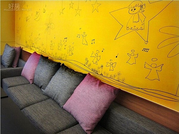 
9.	塗鴉的內容，以快樂天使為題材。