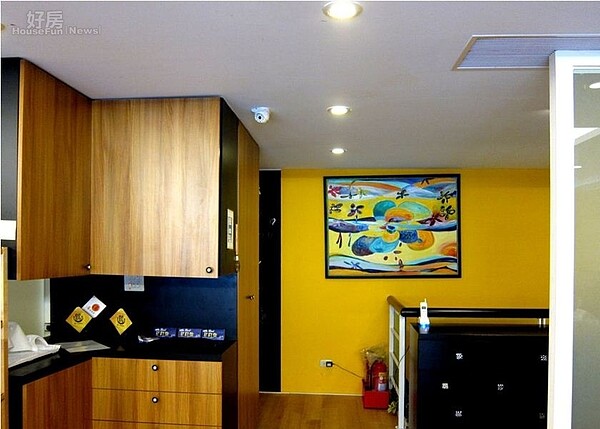 10.	店內掛畫全是真跡，價值不斐。
