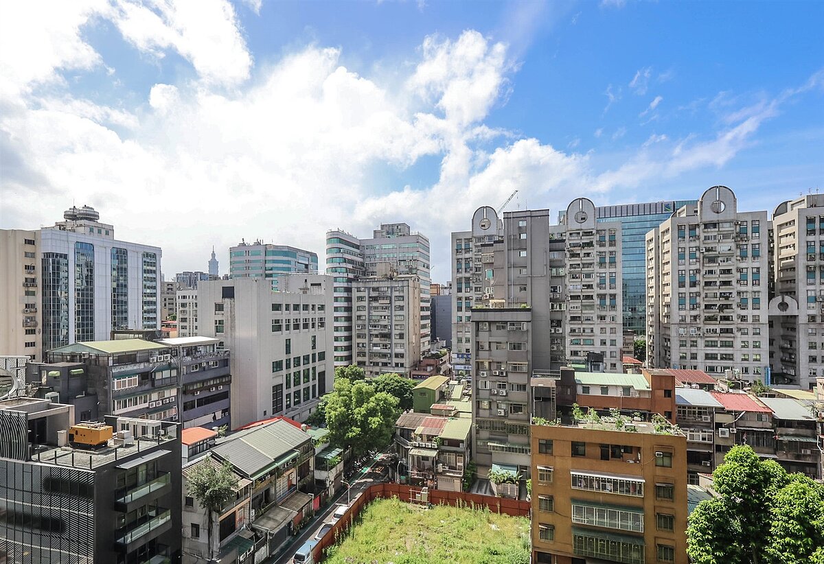 永慶比較5年前與近1年台北市各行政區的交易量變化,台北市中山區交易量皆穩居第一。圖/永慶房產集團提供