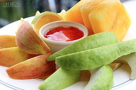 鮮果拼盤也是人氣餐點。