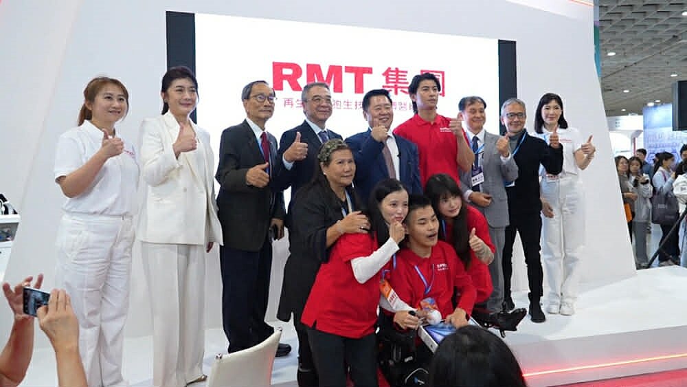 活動邀請全台首例臍帶血幹細胞成功回輸案例，現年20歲的王小弟一家分享生命故事。圖／再生緣細胞生技公司提供