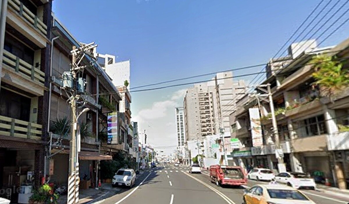 整體房市冷卻,謝欣洳副店長表示,桃園中路地區周邊的成屋市場,這陣子就有賣方因急賣屋而願意賠售出場。圖/google map