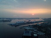 亞洲新灣區矗立百萬豪宅　房市M型化悄然成形