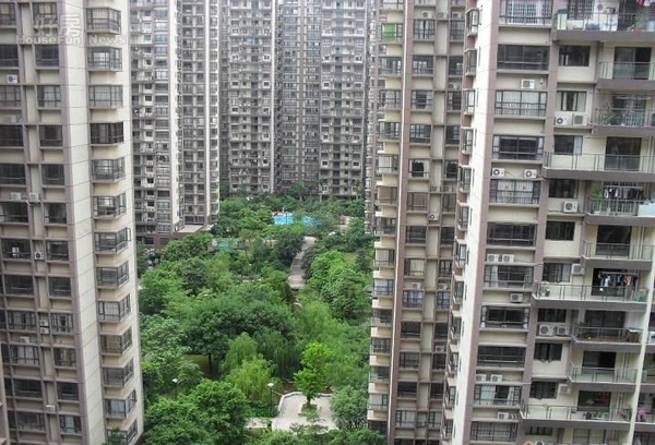 有名台商決定在廣西南寧定居，發現台北25坪小套房的租金能在這裡租到帝寶等級的豪宅。（截取自大陸天涯論壇）