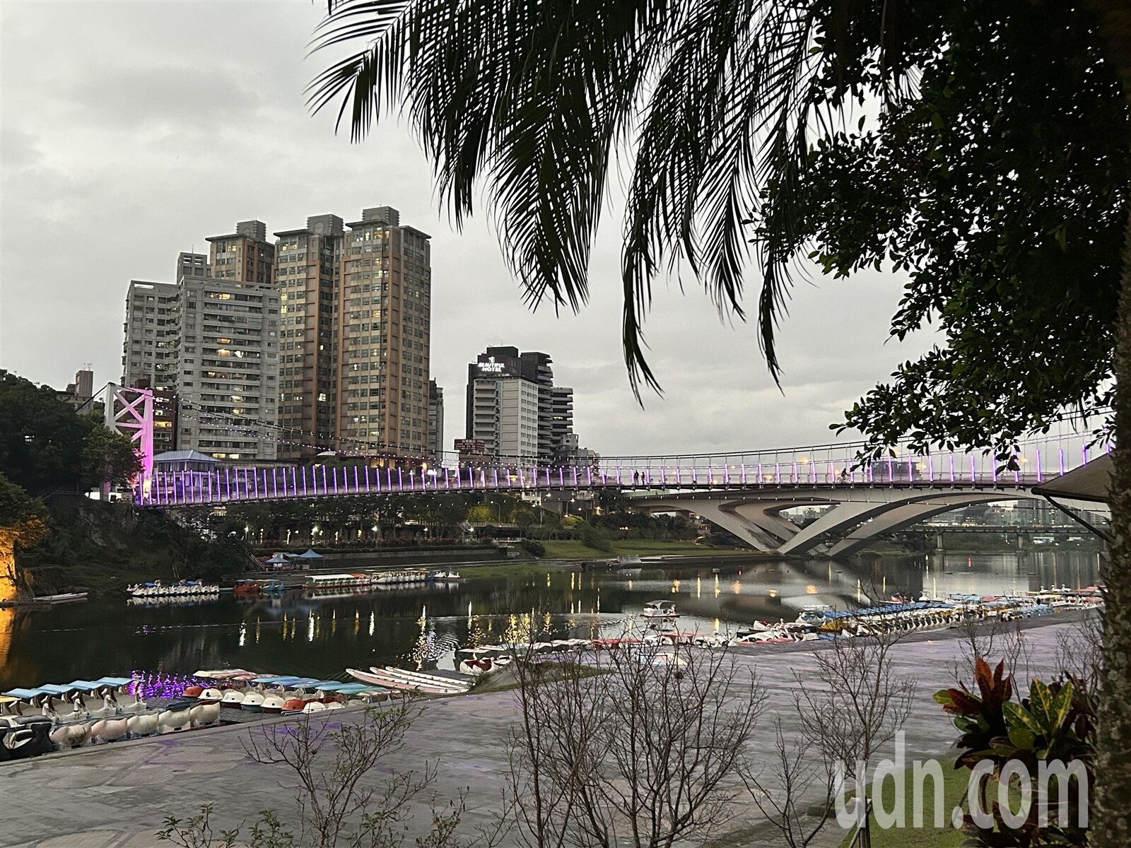 碧潭人氣消退，學者認為在碧潭划天鵝船有點像上個世紀的遊憩行為。記者林媛玲／攝影 