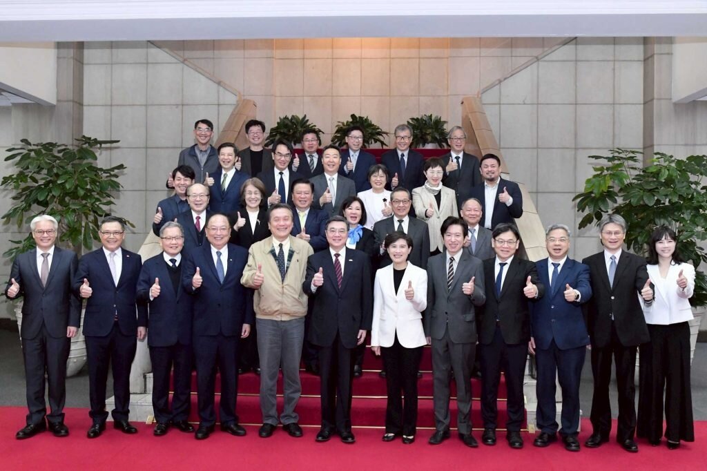 2025年12月23日行政院長卓榮泰主持行政院經濟發展委員會第2次顧問會議（包容成長分組）。圖／行政院