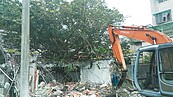 拆空屋傷榕樹　居民批手段粗暴