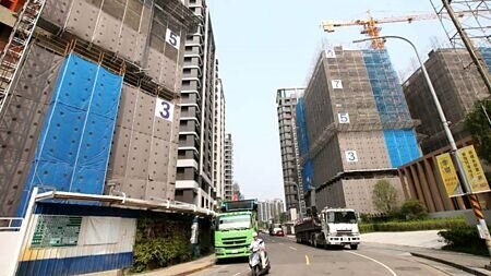 
永慶房產集團發布房市前瞻報告，國內外政經情勢、房市政策、兩岸關係、市場供給四大變數影響2026年房市。圖∕本報資料照片

