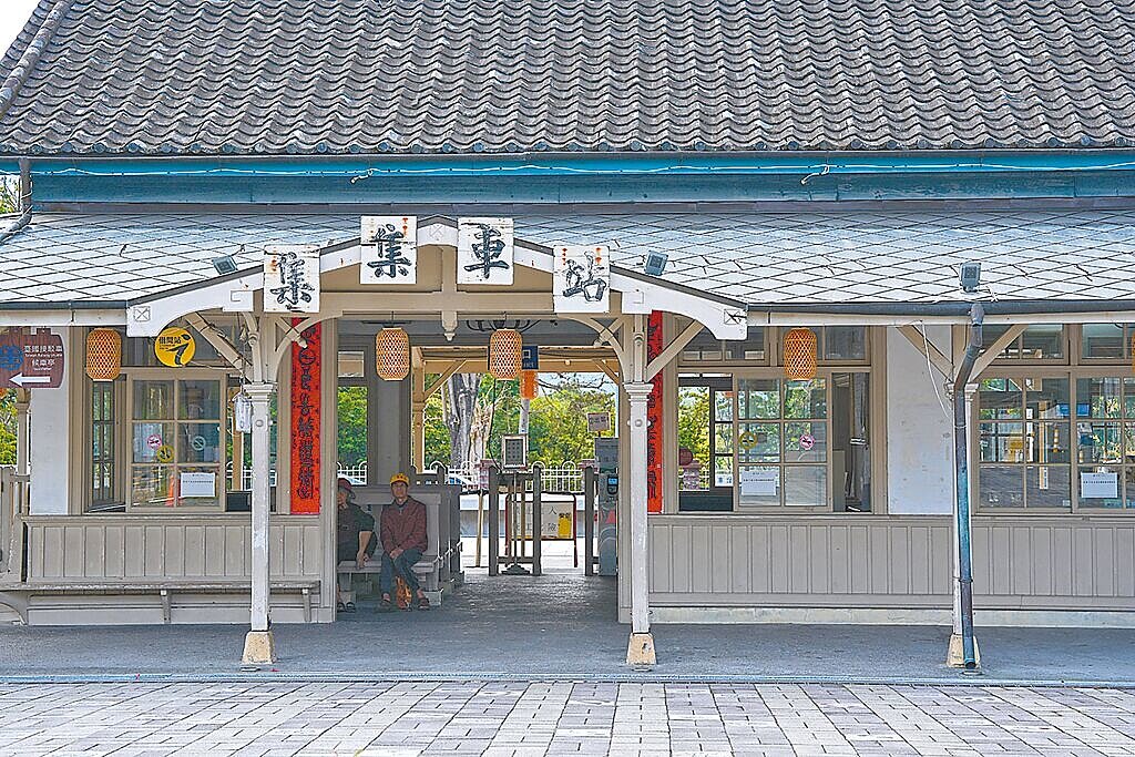 建於民國22年的集集火車站，是全台少數保存完整的日式木造車站。（集集鎮公所提供／劉慧茹南投傳真）