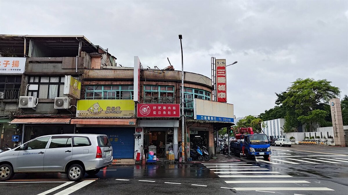 北市大同區一處屋頂既存違建隔出3個以上使用單元，此為拆除後。圖／台北市建管處提供