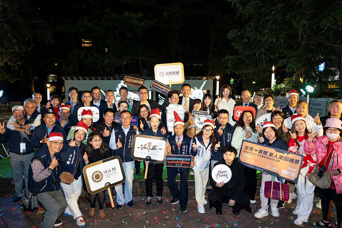 「社區好鄰居」永慶房屋連續第7年協辦混東區活動，陪伴東區商圈歡慶聖誕節。圖／永慶房產集團提供