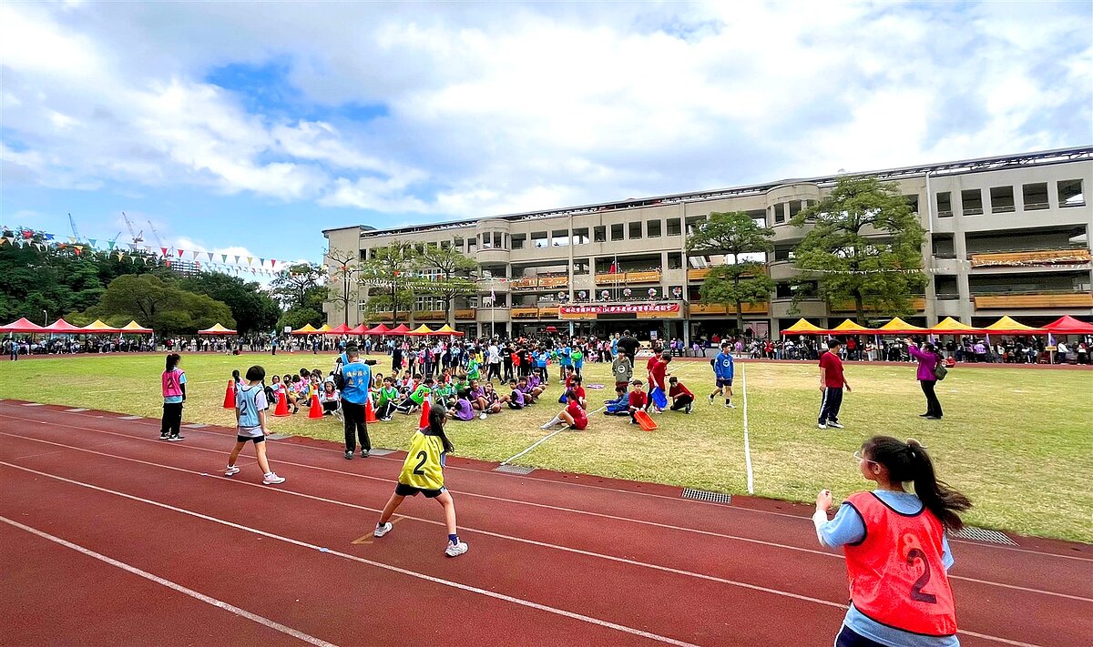 新北市中和區錦和國小大隊接力賽，考驗班級團結合作與毅力。圖／永慶房屋提供