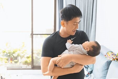 
育嬰留職停薪按「日」申請，可按比例扣發全勤獎金，引發各界質疑，婦團呼籲應盡速修法才能滿足家長需求。（本報資料照片）
