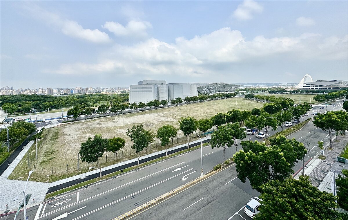 地上權招商案對政府利多，但投資人無法取得土地所有權，往往望而卻步。學者也提醒，要注意得標人的履約狀況，以免出現新壽與北市科的地上權糾紛。圖為水湳經貿園區經貿段6地號、8地號地上權招商土地。圖／聯合報系資料照
