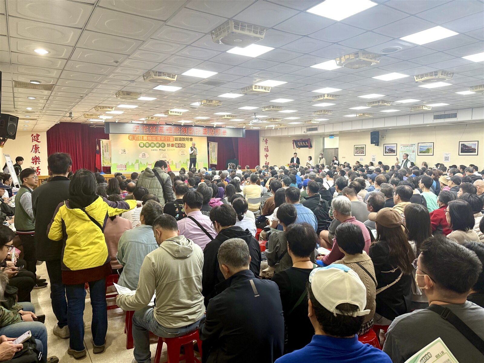 內政部國土管理署推動「老屋延壽」修繕計畫，透過巡迴說明會，向民眾說明制度內容。記者張策／攝影 