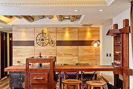 夫妻希望能有個小吧台，張至正估算，這木作吧台如果以自己的團隊找材料製作，至少要花二十萬元。