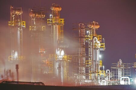 
台灣明年起徵收碳費，環境部預估首年收入為40億元，另讓企業試辦交易排放配額，由市場機制決定碳價。圖為示意圖。（本報資料照片）
