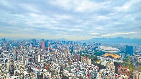 
為加速民辦都市更新審議，台北市都更處於民國105年推出「都更168專案」，不過，市議員曾獻瑩21日揭露，經統計過去1年內通過的案件，從報核到完成審議平均要648天。（本報資料照片）
