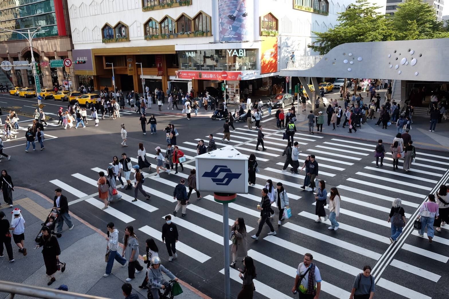 北捷無差別攻擊事件，事發當時許多民眾受到了店家第一線服務人員的照顧與幫助。記者黃仕揚／攝影 