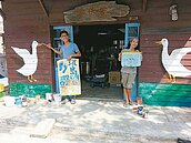 彩繪社區換宿　情侶創「藝」環台