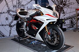 F4 RR及BRUTALE 1090 RR兩款車型，其中F4 RR擁有201匹馬力、最高極速297.5KM/h，BRUTALE 1090 RR則擁有158匹馬力、最高極速265KM/h。