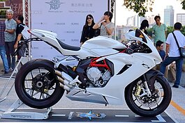 F4 RR及BRUTALE 1090 RR兩款車型，其中F4 RR擁有201匹馬力、最高極速297.5KM/h，BRUTALE 1090 RR則擁有158匹馬力、最高極速265KM/h。