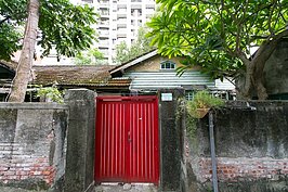 宿舍群建於日本大正時期末，是殖產局山林課「營林共濟組合」所興建給員工住宿用的宿舍。興建地址當年為錦町133番地。