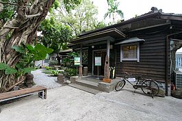 青田七六的前身是台灣知名地質學家台灣大學教授馬廷英故居，在他之前則是日本學者足立仁教授所興建的宅邸。