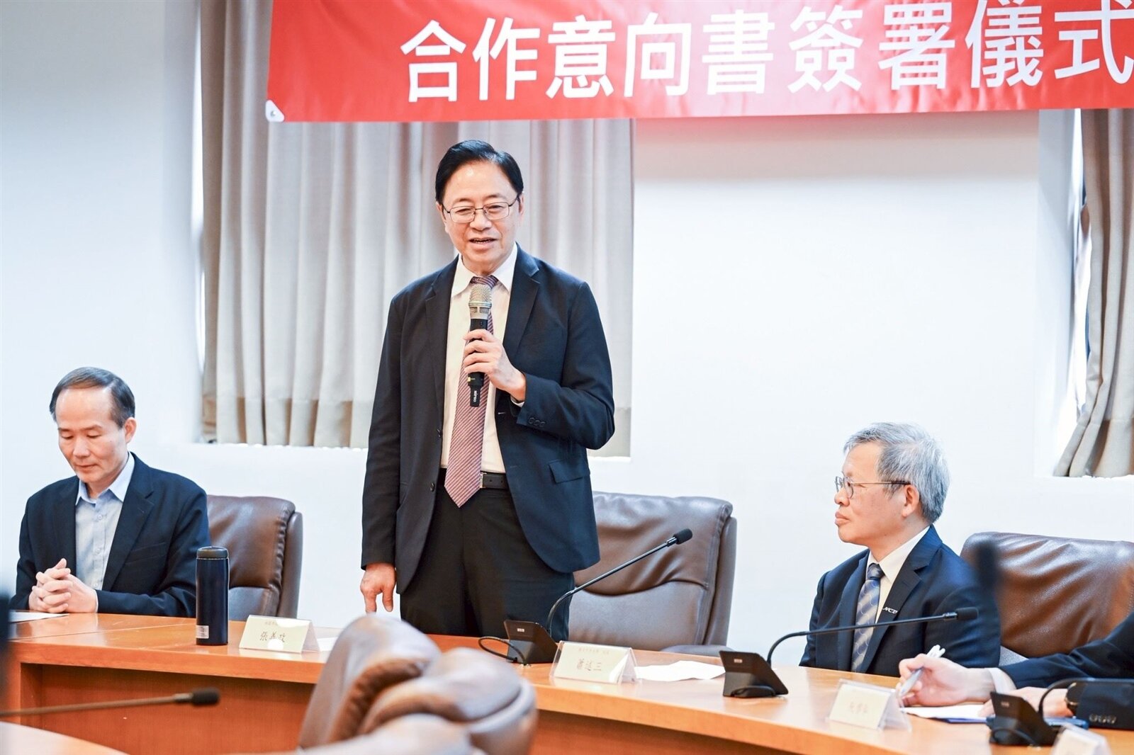 桃園市長張善政期盼兩大醫療體系發揮互補功能，成為守護市民健康的核心基地，進一步發展為完善的健康產業聚落。圖：市府提供