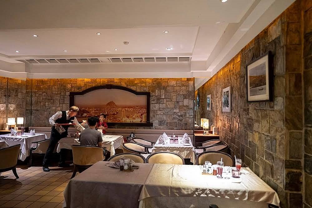 基隆老字號牛排「華星牛排館」在官方社群發出公告,由於人力不足,將於明年起暫時歇業。圖/摘自華星牛排館臉書