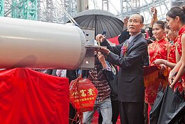 趙藤雄說，上樑後代表最工期已經較有把握，因此考慮開始對外招商，這是全球第一座雲端結合綠建築的巨蛋，遠雄會盡善盡美做到最好。