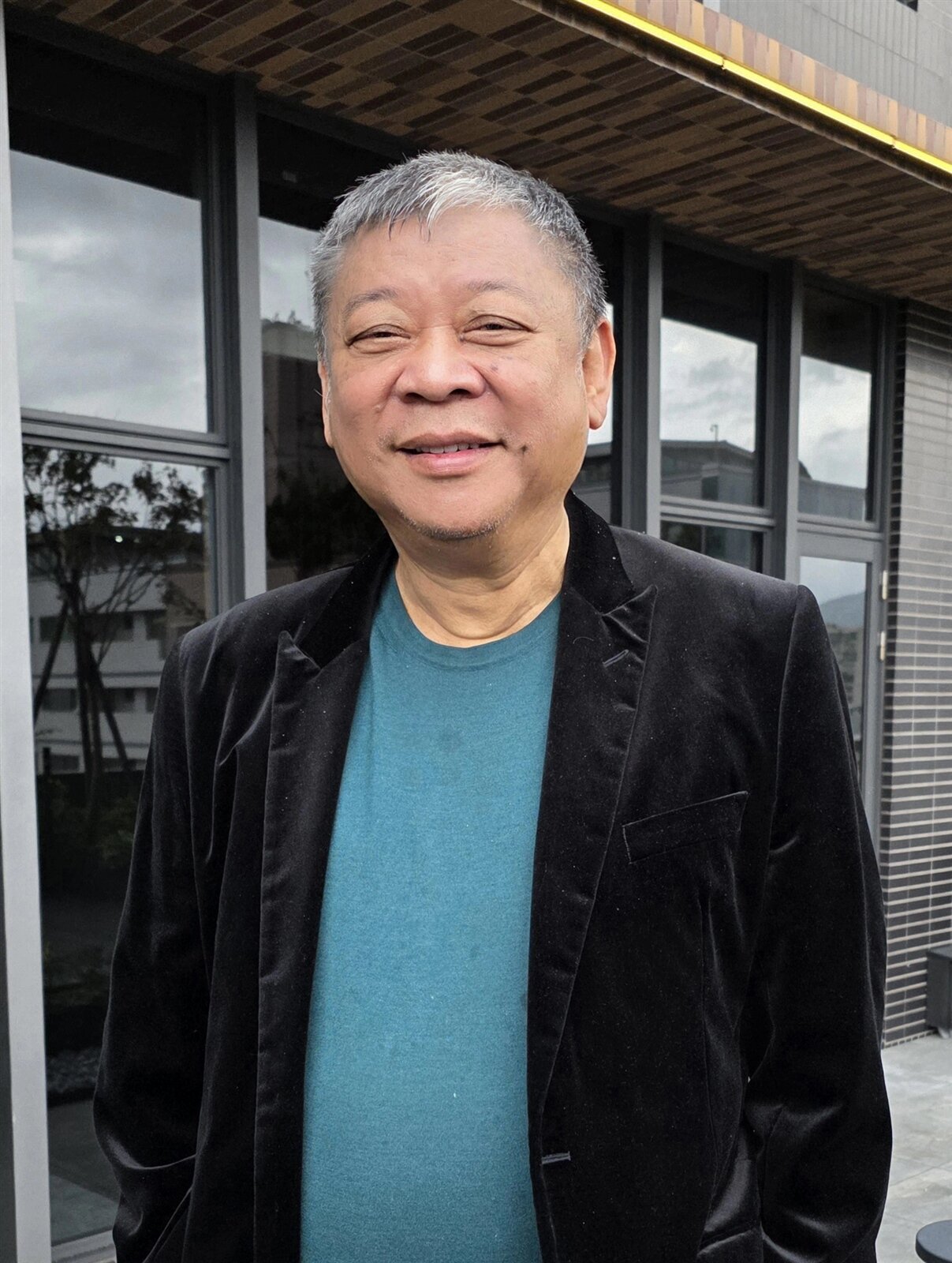 愛山林董事長祝文宇30日在法說會後表示,2026年房市會不會有量,就看「有沒有人便宜賣」,不管是供不應求貨供過於求的地方,就像愛山林,在現在市況不好的時候,因當初土地取得相對便宜,「所以我就便宜賣啊」,2025年愛山林就開始讓利銷售了,如三重案「市政帝景」,潤泰一坪賣破100萬元,愛山林每坪70萬元起,兩個新案價差30萬元,且他認為品質也不差,這就是讓利的表現。記者陳美玲/攝影