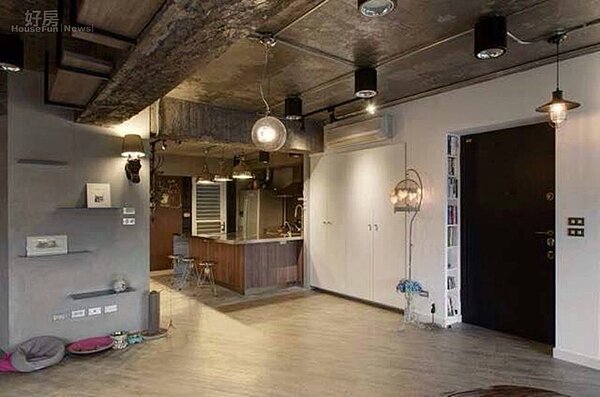 
5.原本三房兩廳的隔間，變成一房一廳，讓空間變得很寬敞。