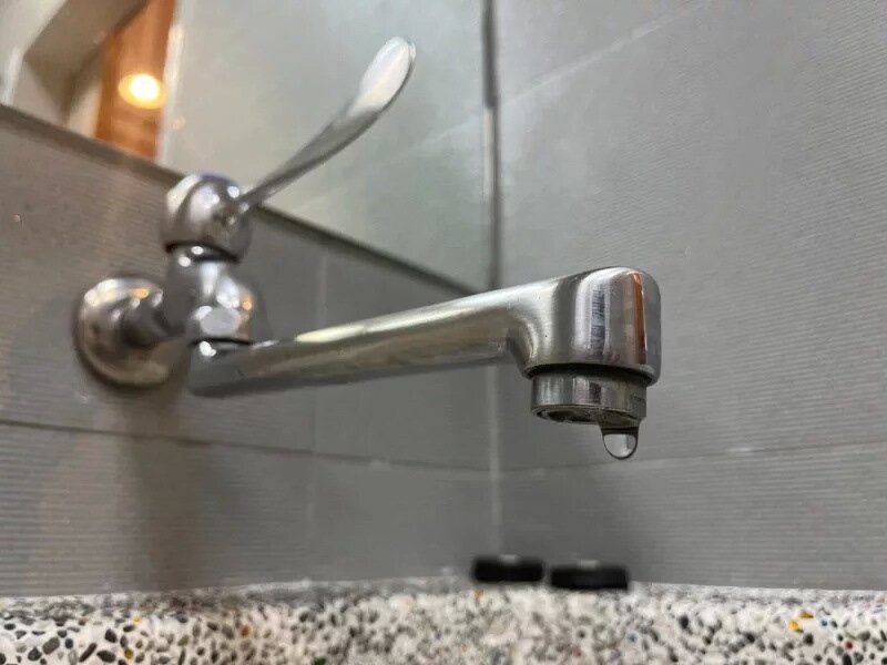 台水公司表示向來高度重視民眾飲水安全，於審計部查核建議納入戴奧辛後，即主動精進管理作為於114年起採取更嚴格標準，擴大盤查後納入102處淨水場。示意圖/本報資料照片 