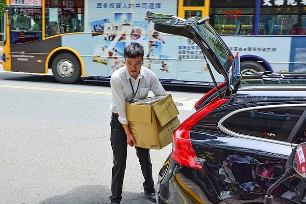 建商募童書至偏鄉。(業者提供)