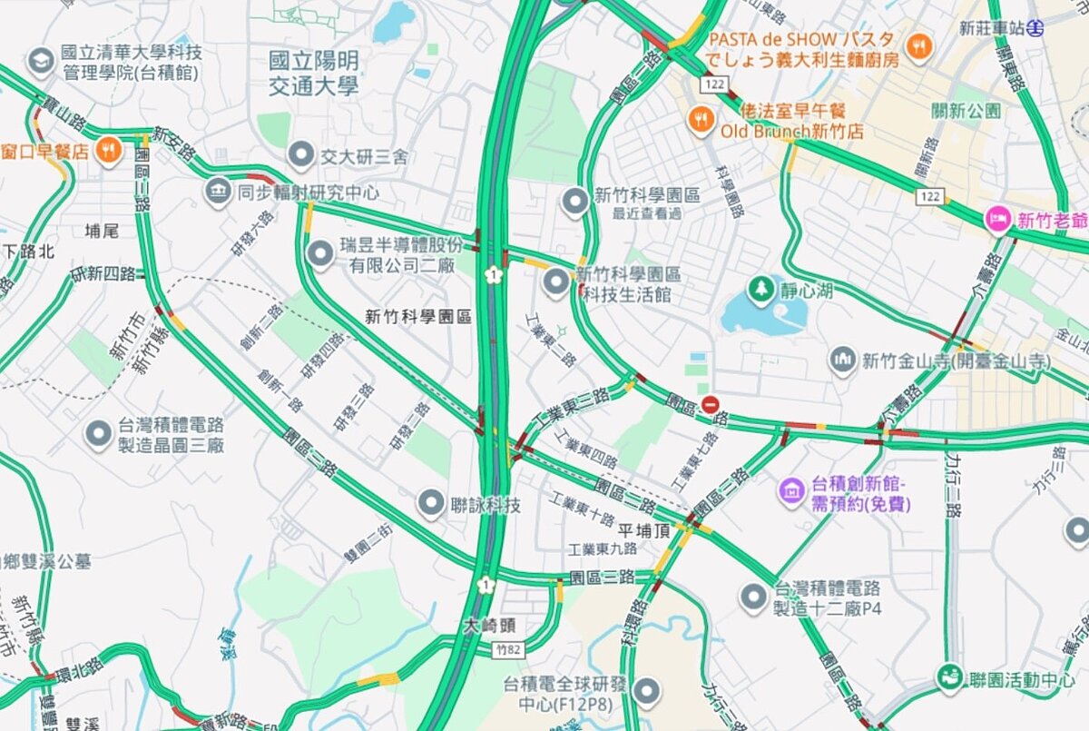 不過有網友發現，地震後深夜時段，Google Map顯示竹科周邊部分路段出現橘線、紅線壅塞情形，引發網路熱議。圖／取自Google Map

