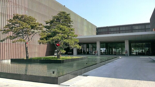 不仅如此,2005年赖正镒挥师北进,隔年在台北市推出「涵碧楼概念