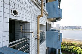 天然瓦斯管線採外露設計。