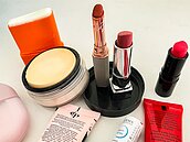 化妝是長壽秘訣？日研究曝：長者使用「2產品」可降低憂鬱、維持平衡感