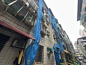 板橋海砂屋遇強震外牆崩落　工務局：要求施作防護措施