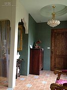 浪漫的紗簾和木頭家具，中東風格必備。
