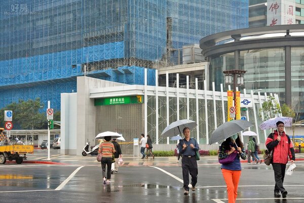 捷運松山站於2014年11月15號即將通車。（好房網News記者 陳韋帆／攝影）