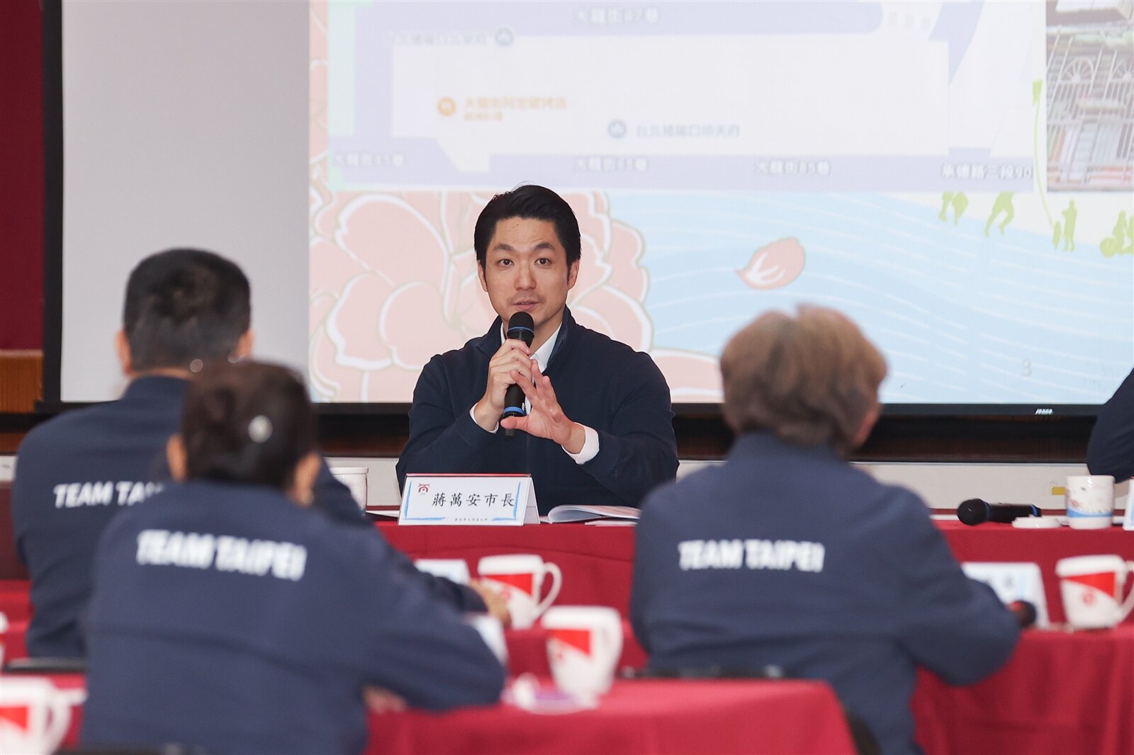 蔣萬安說,從斯文三到斯文二,謝謝里長四處奔走,終於在艱困大環境下,順利招商簽約,斯文一進入75%門檻,第三季召開說明會,只要能加速的,就會儘快推動。記者曾原信/攝影