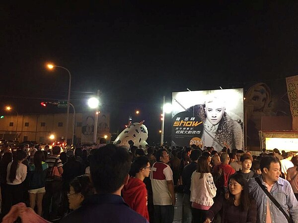 號稱中台灣最大的水湳經貿文創觀光夜市,當時開幕以來人潮不斷湧入(翻攝自經貿文創觀光夜市村Facebook)